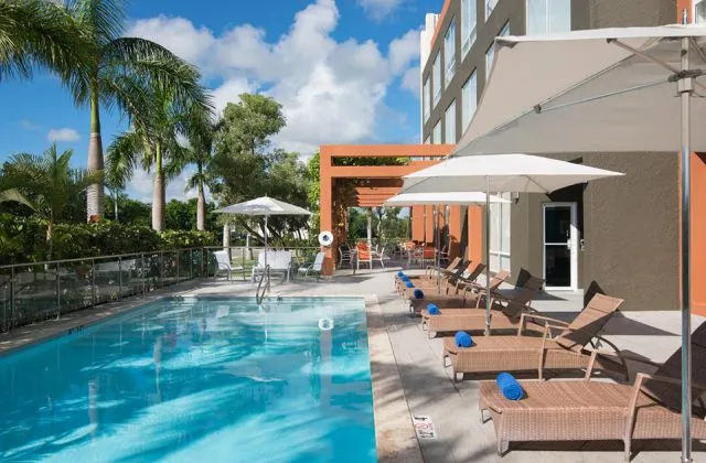 Hotel Four Points Punta Cana piscina